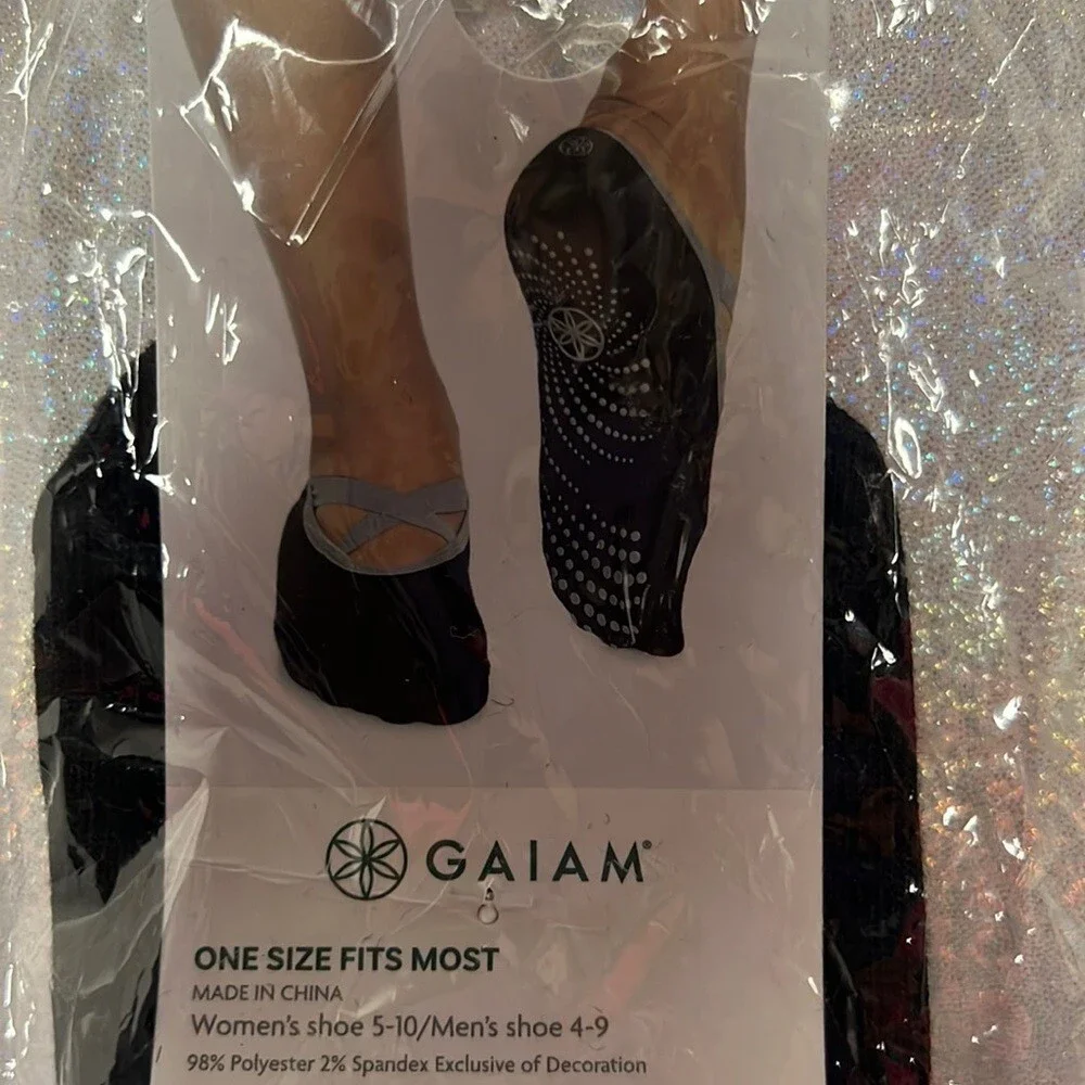 Gaiam yoga barre socks no slip grippy dance Pilates workout yoga Grey black